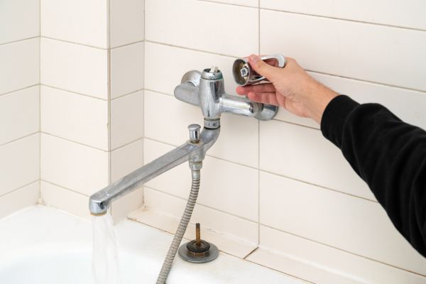 Leaky Bathtub Repair in Palm Beach Gardens