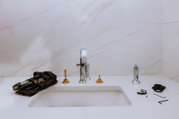 Porcelain Sink Installation in Palm Beach Gardens